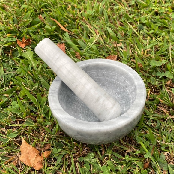 Marble mortar and pestle, crushing grinding herbs, spices nutmeats - Picture 16 of 16